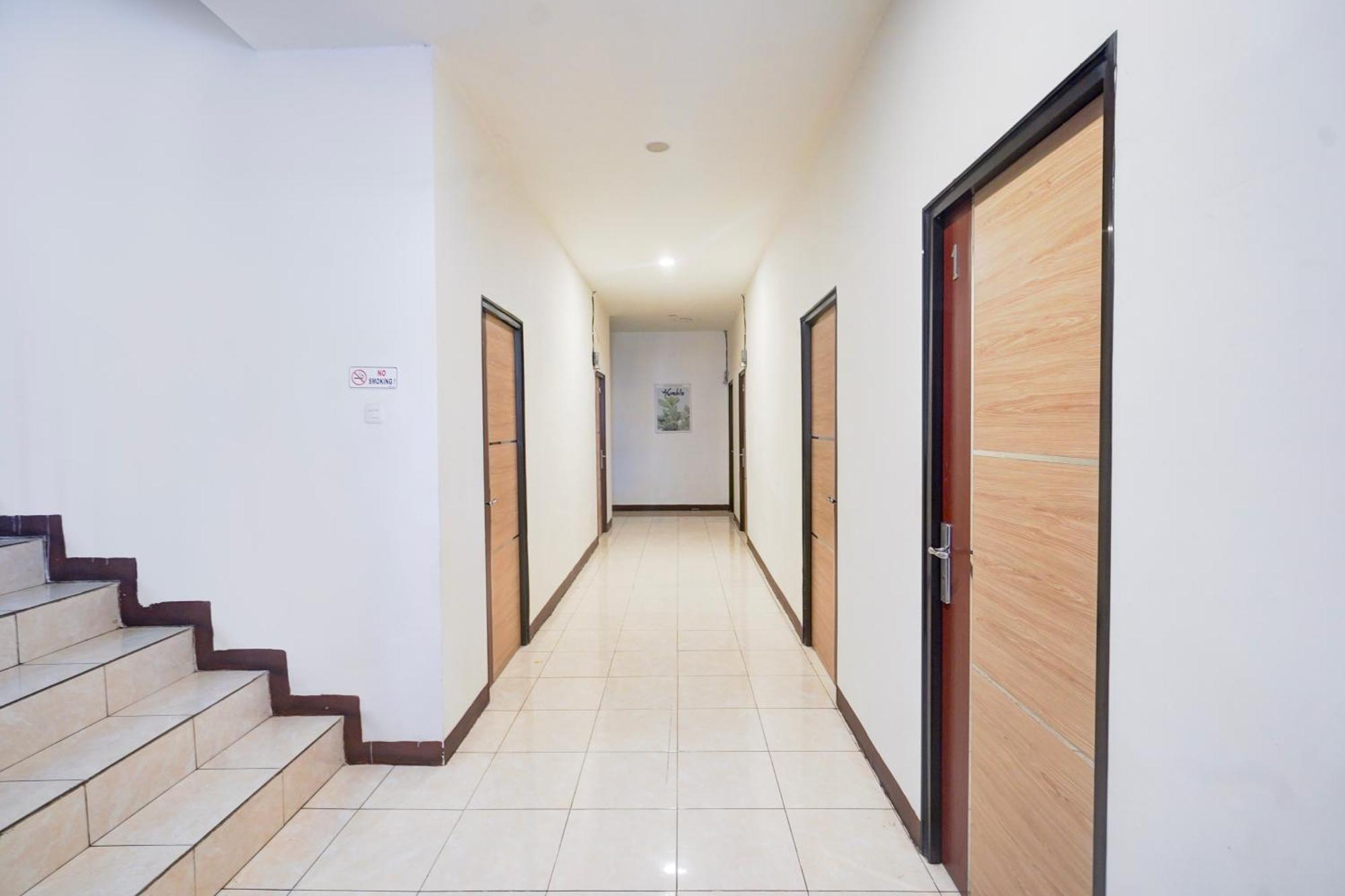 Hotel RedDoorz Syariah near AP Pettarani 3 Makasar Zewnętrze zdjęcie