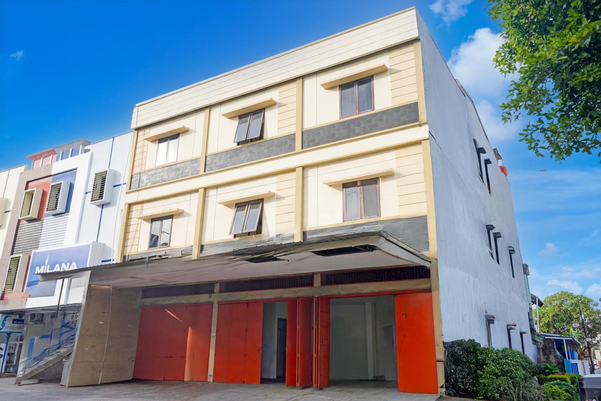 Hotel RedDoorz Syariah near AP Pettarani 3 Makasar Zewnętrze zdjęcie