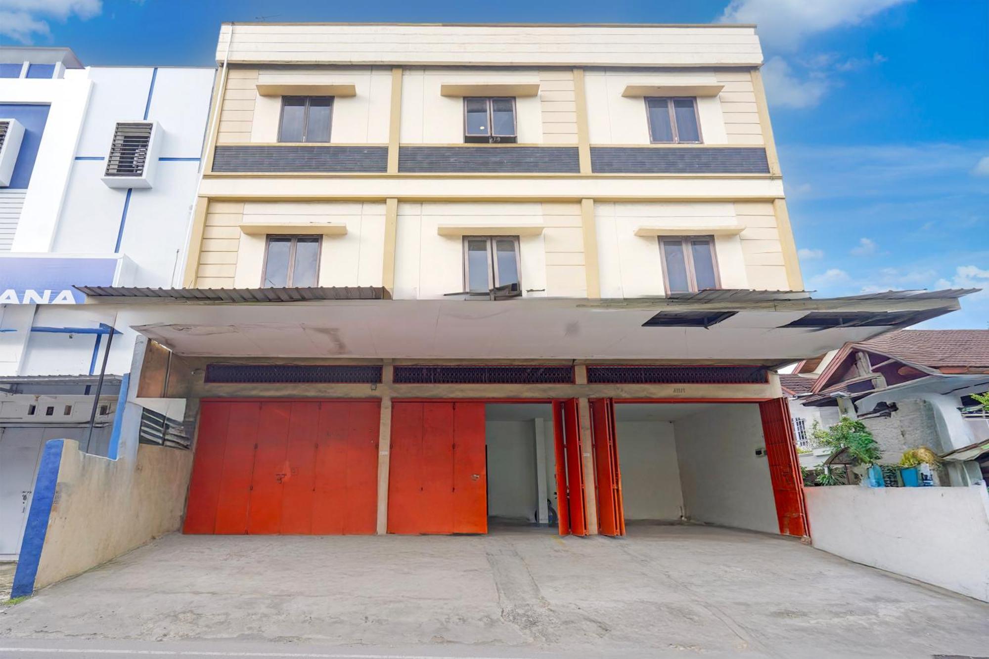 Hotel RedDoorz Syariah near AP Pettarani 3 Makasar Zewnętrze zdjęcie