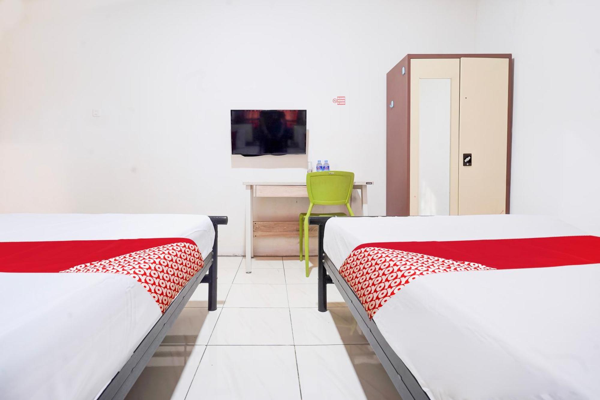Hotel RedDoorz Syariah near AP Pettarani 3 Makasar Zewnętrze zdjęcie