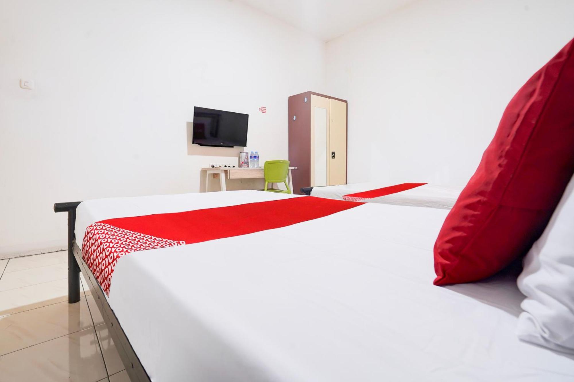 Hotel RedDoorz Syariah near AP Pettarani 3 Makasar Zewnętrze zdjęcie
